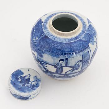 A blue and white jar with cover, Qing dynasty, Kangxistyle, 19th century.