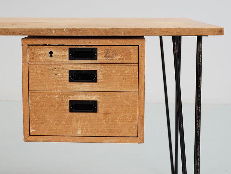 SKRIVBORD. 1950-tal.