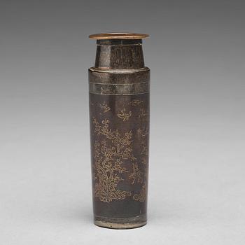 A small copper alloy vase, Qing dynasty (1644-1912).