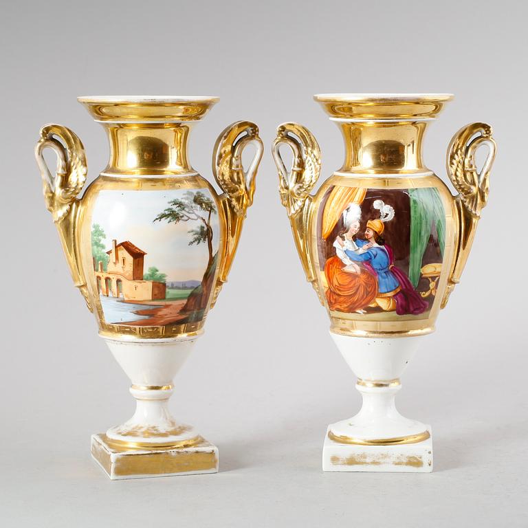 URNOR, 1 par, porslin, 1800-talets första hälft.