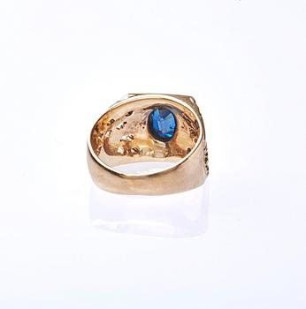 RING, 18K guld med safir, ca 1.50 ct.