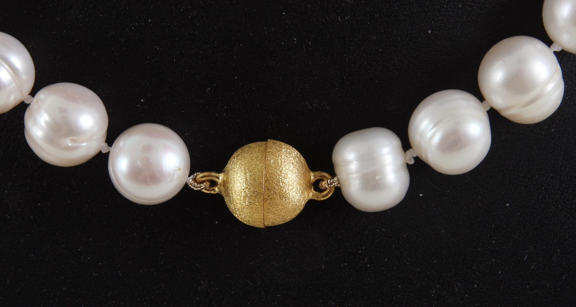 COLLIER, sötvattenpärlor.