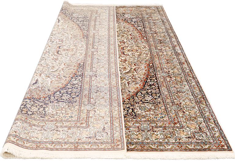 A silk Kashmir carpet, approx. 300 x 200 cm.