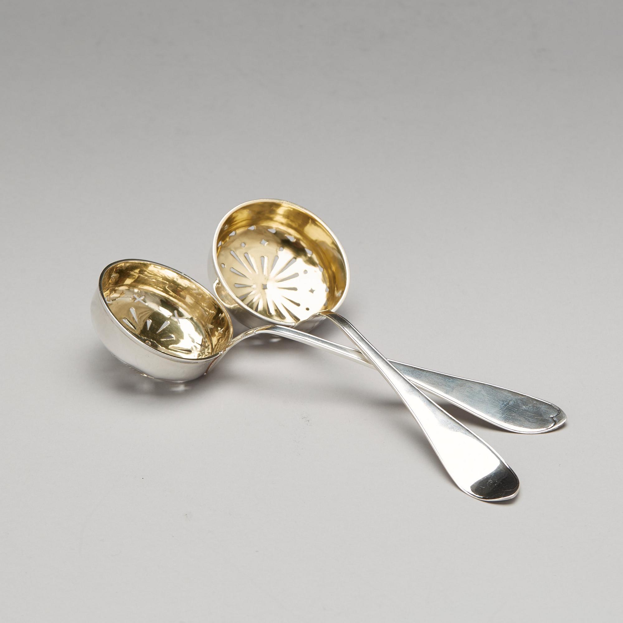 Hans Lyberg, sockerskålar med lock, ett par, silver, Borås 1805. Sengustavianska.