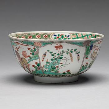 A famille verte bowl, Qing dynasty, Kangxi (1662-1722).