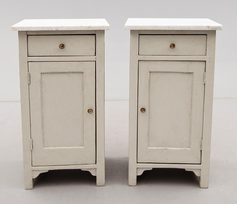 SÄNGBORD, 1 par, 1900-talets första hälft.