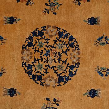 MATTA, Kina, old/semiantik, ca 290 x 208 cm.