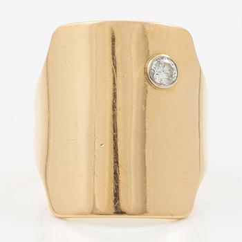 Ring in 18k gold set with a round brilliant-cut diamond.