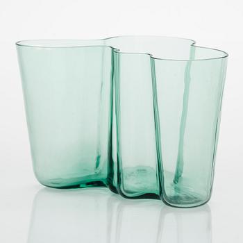 Alvar Aalto, A '9750' vase Karhula Glassworks in production 1937-1949.