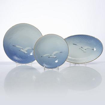 A 62 piece "Måsen" service, Bing & Grøndahl.