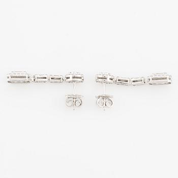 Earrings, 18K white gold with baguette and brilliant cut diamonds.