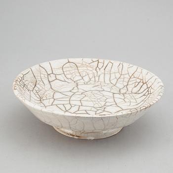 A ge glazed ceramic footed dish, late Qing dynasty.