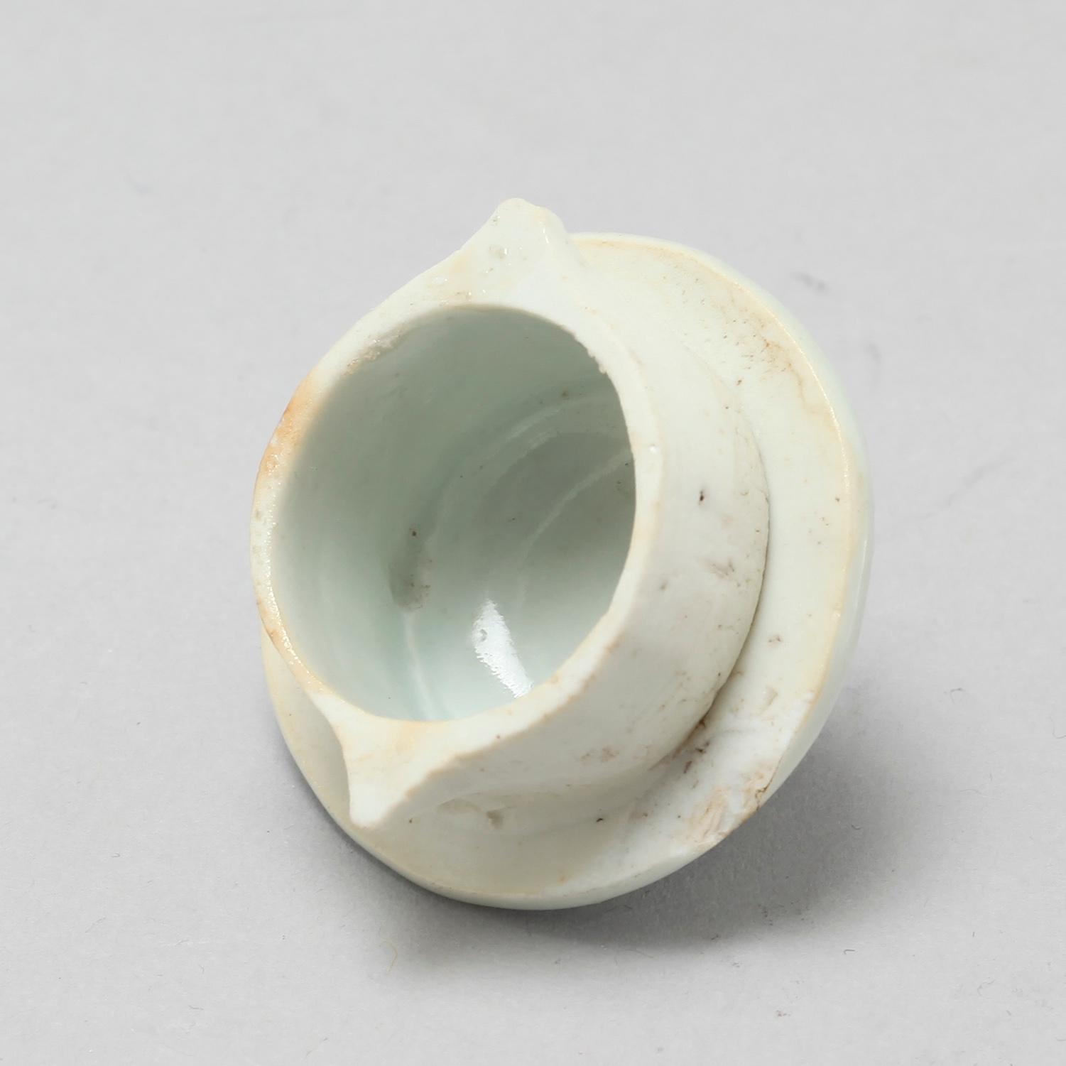 A 20th century porcelain tea pot.