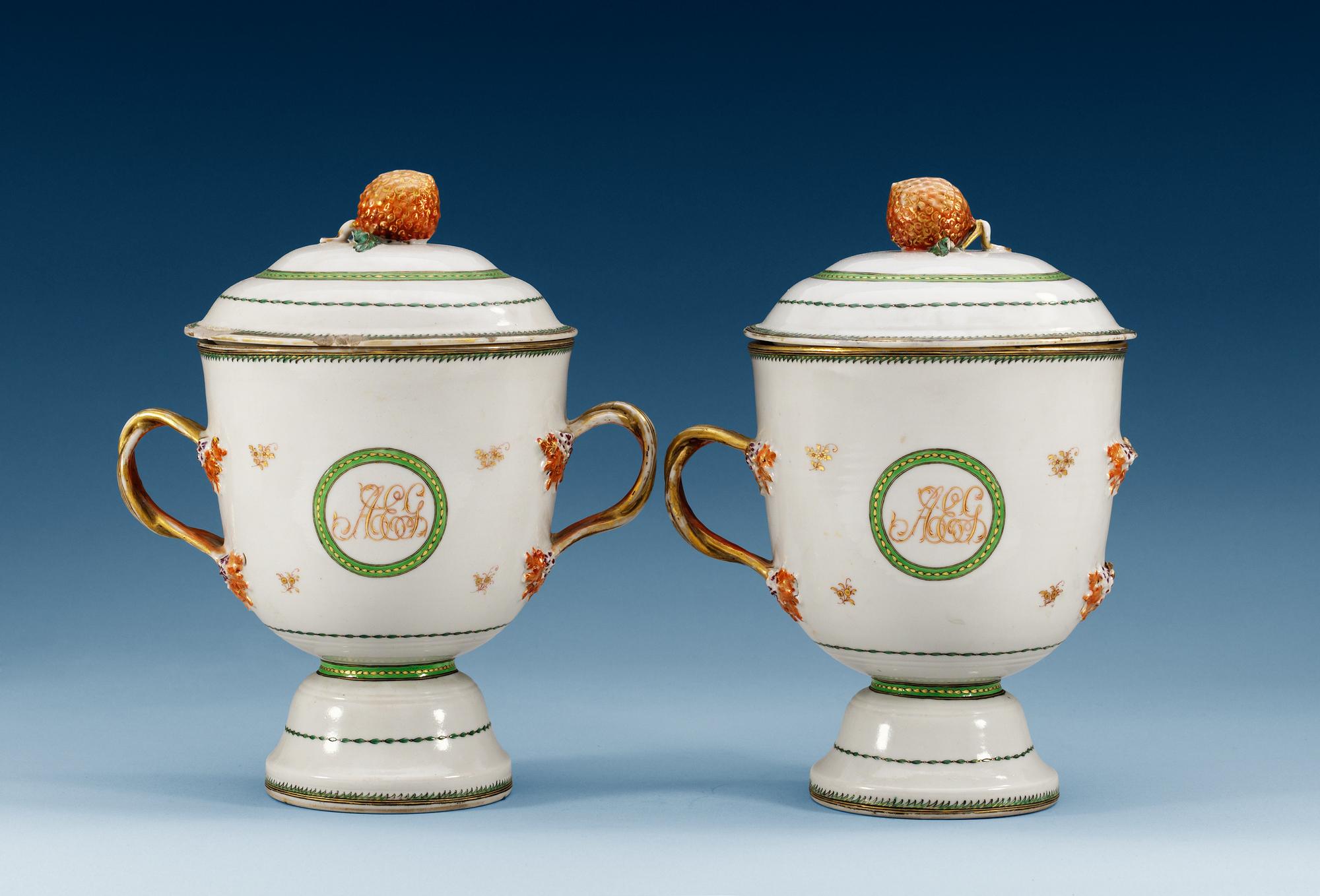 URNOR med LOCK, ett par, kompaniporslin. Qing dynastin, Jiaqing (1796-1820).