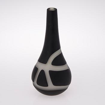 ANU PENTTINEN, vas, "Magnitude", signerad Anu Penttinen, 2007 Finland.