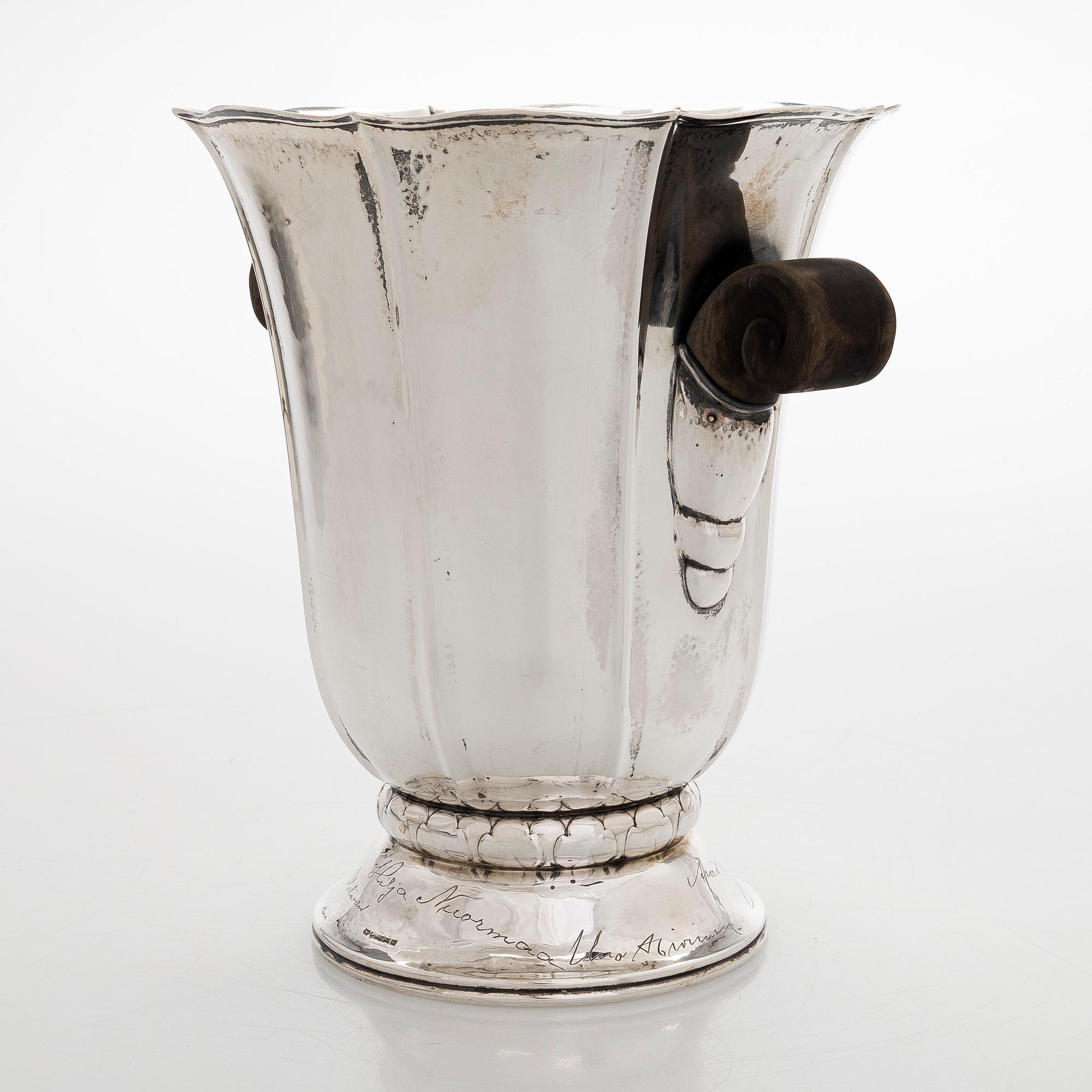 A 1030s silver champagne cooler, Kultakeskus, Hämeenlinna 1936.
