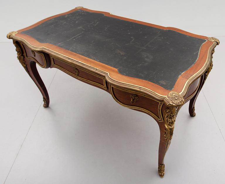 SKRIVBORD, Frankrike, Louis XVI-stil, 1900-talets första hälft.