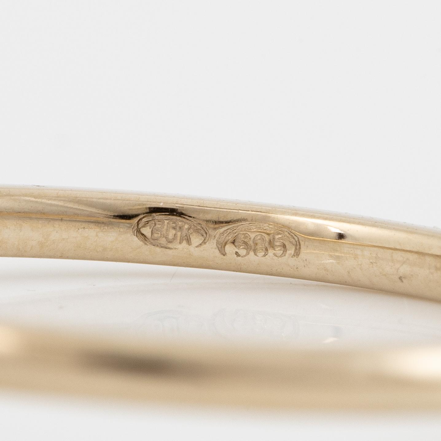 Ring 14K white gold with chrome diopside and brilliant-cut diamonds.