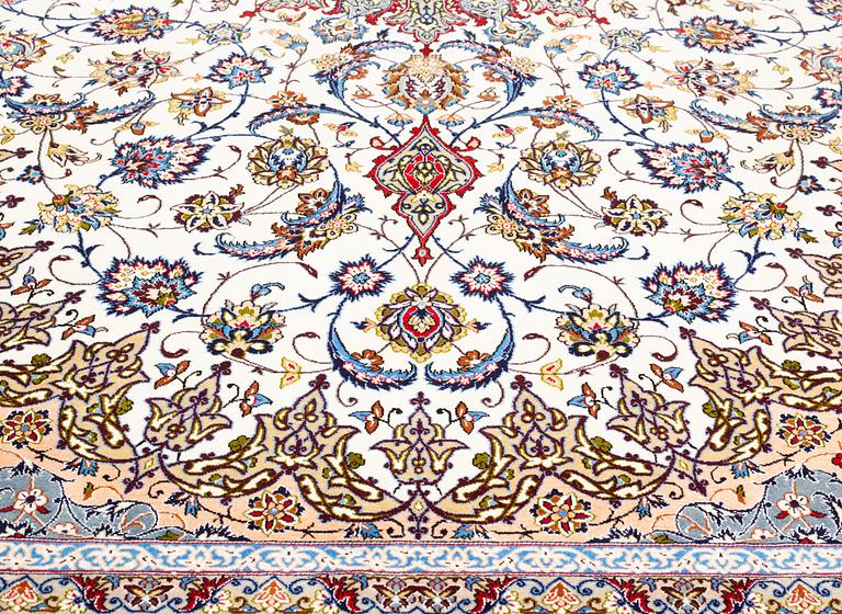 A carpet, old Esfahan, ca 310 x 204 cm.