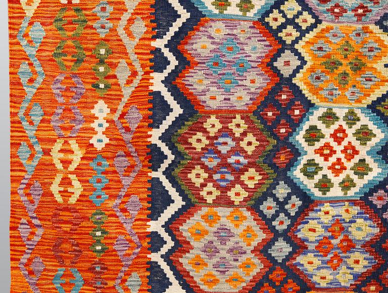 A kilim carpet, ca 290 x 199 cm.