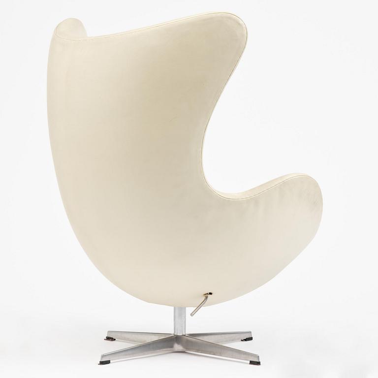 Arne Jacobsen, an "Egg" armchair, Fritz Hansen, Denmark, 2006.