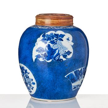 A blue and white jar, Qing dynasty, Kangxi (1662-1722).