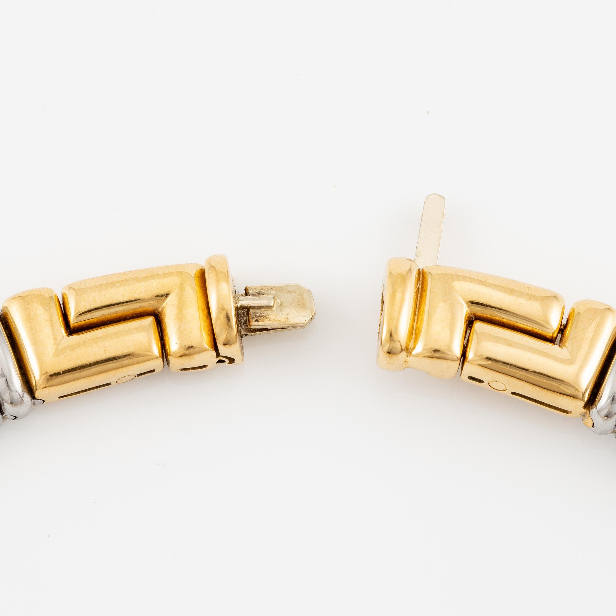 A Bulgari necklace "Monete" in 18K gold with an ancient coin.