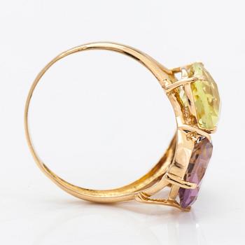 An 18K gold ring, with a garnet, citrine, and an amethyst.