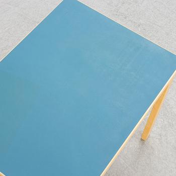 Alvar Aalto, drop-leaf table, model DL82, O.Y. Huonekalu- ja Rakennustyötehdas A.B., mid-20th century.