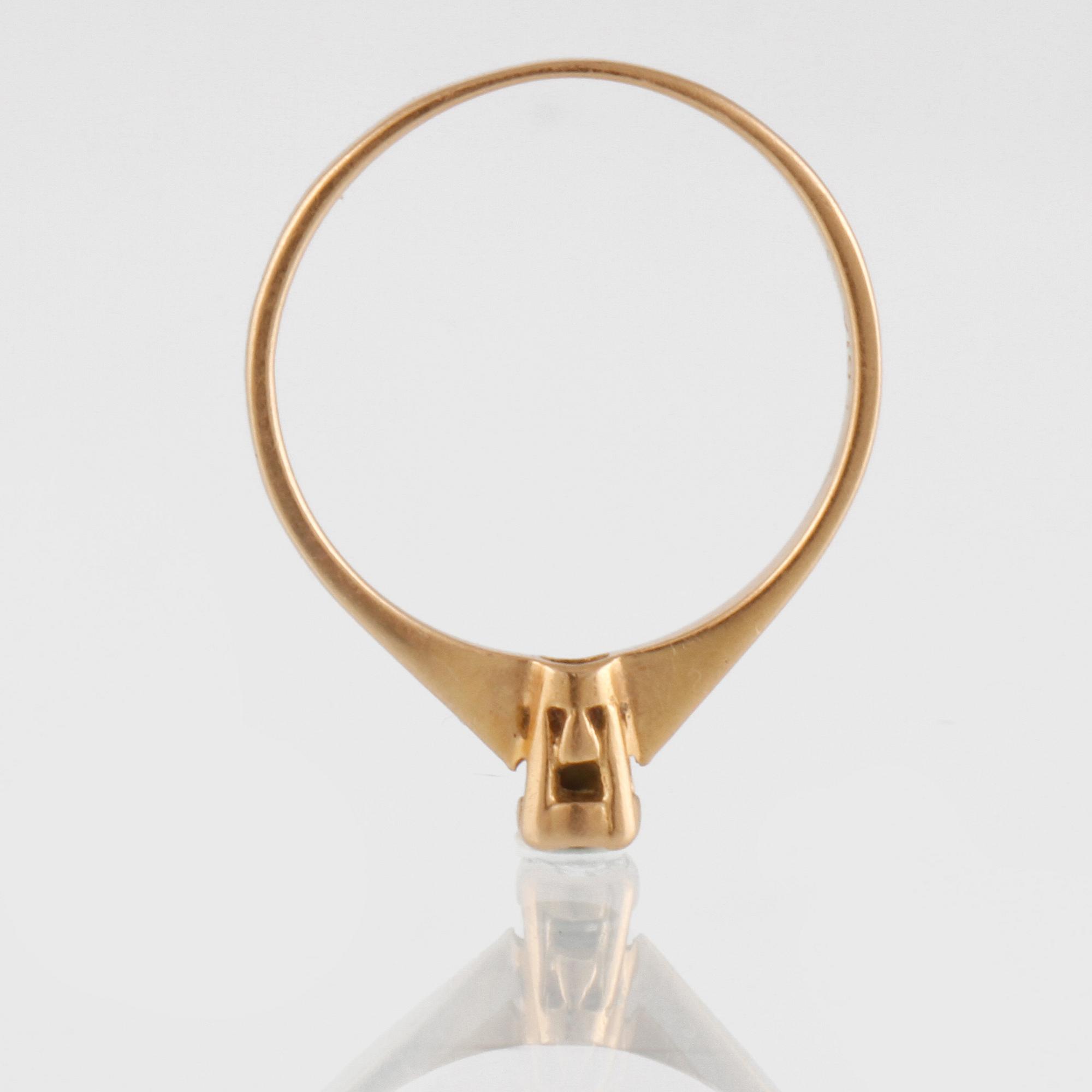 RING, 18K guld med briljantslipad diamant ca 0.007 ct, importstämplad. Vikt 1,8 gram.