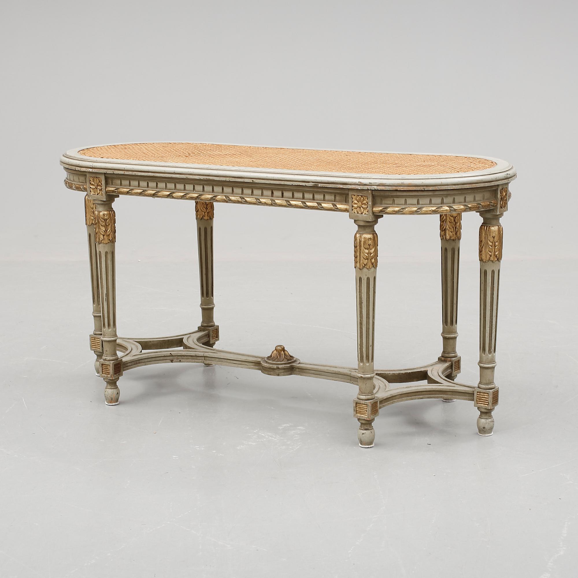 PALL / BORD. Gustaviansk stil, 1900-tal.