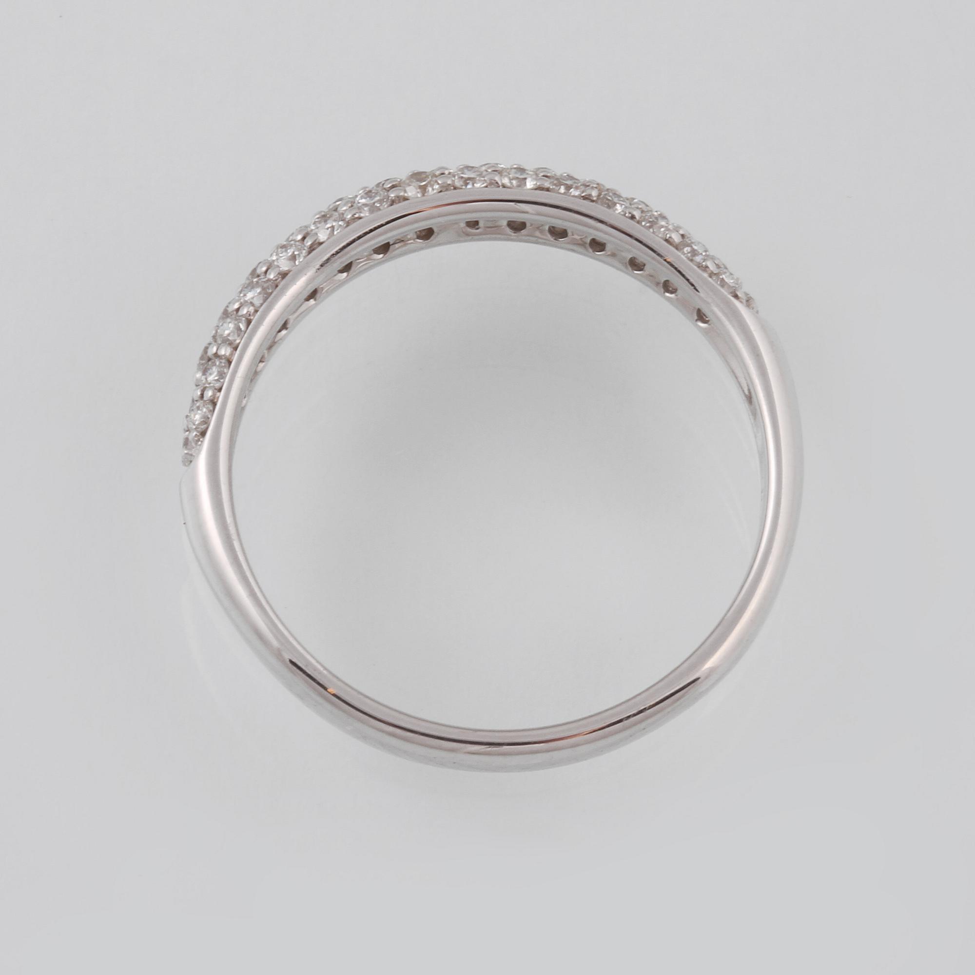 RING, 18K vitguld med briljantslipade diamanter 0.52 ct. Vikt 2,7 gram.