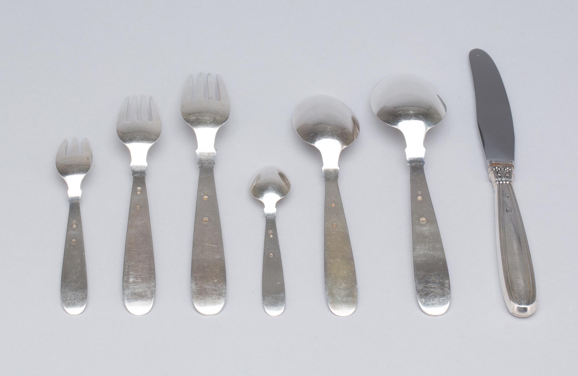 BESTICKSERVIS, 74+2 delar, silver. Köpenhamn, Johannes Siggard. Tot ca 3000g inkl stålblad.