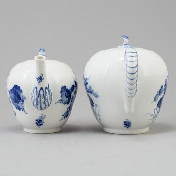 A 14 pc porcelain tableware "Blå blomst" from Royal Copenhagen.