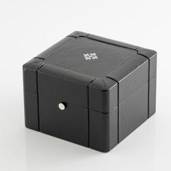 Patek Philippe, Aquanaut, "First generation", "Solid case back", "Nautilus-signed clasp", ca 1997.