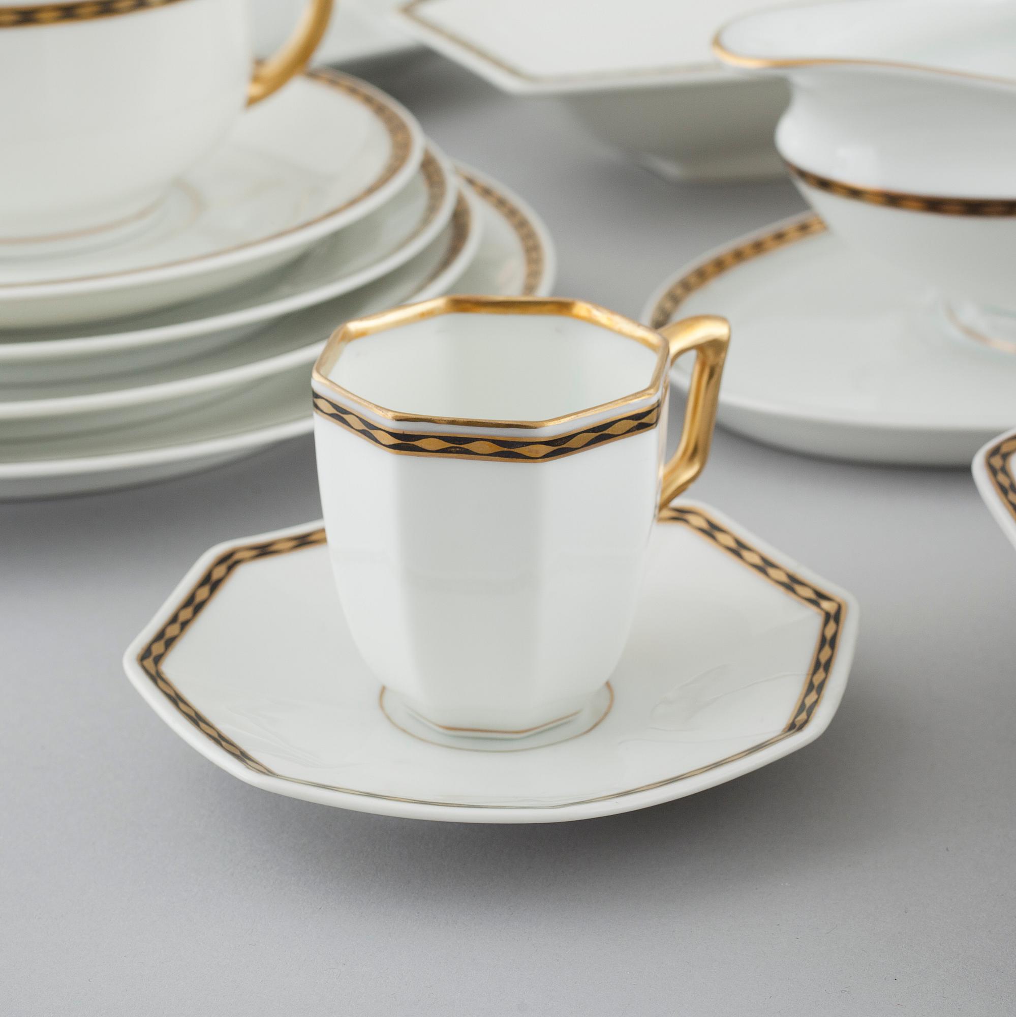 162 pieces of porcelain tableware from mostly Rosenthal, 20th century.