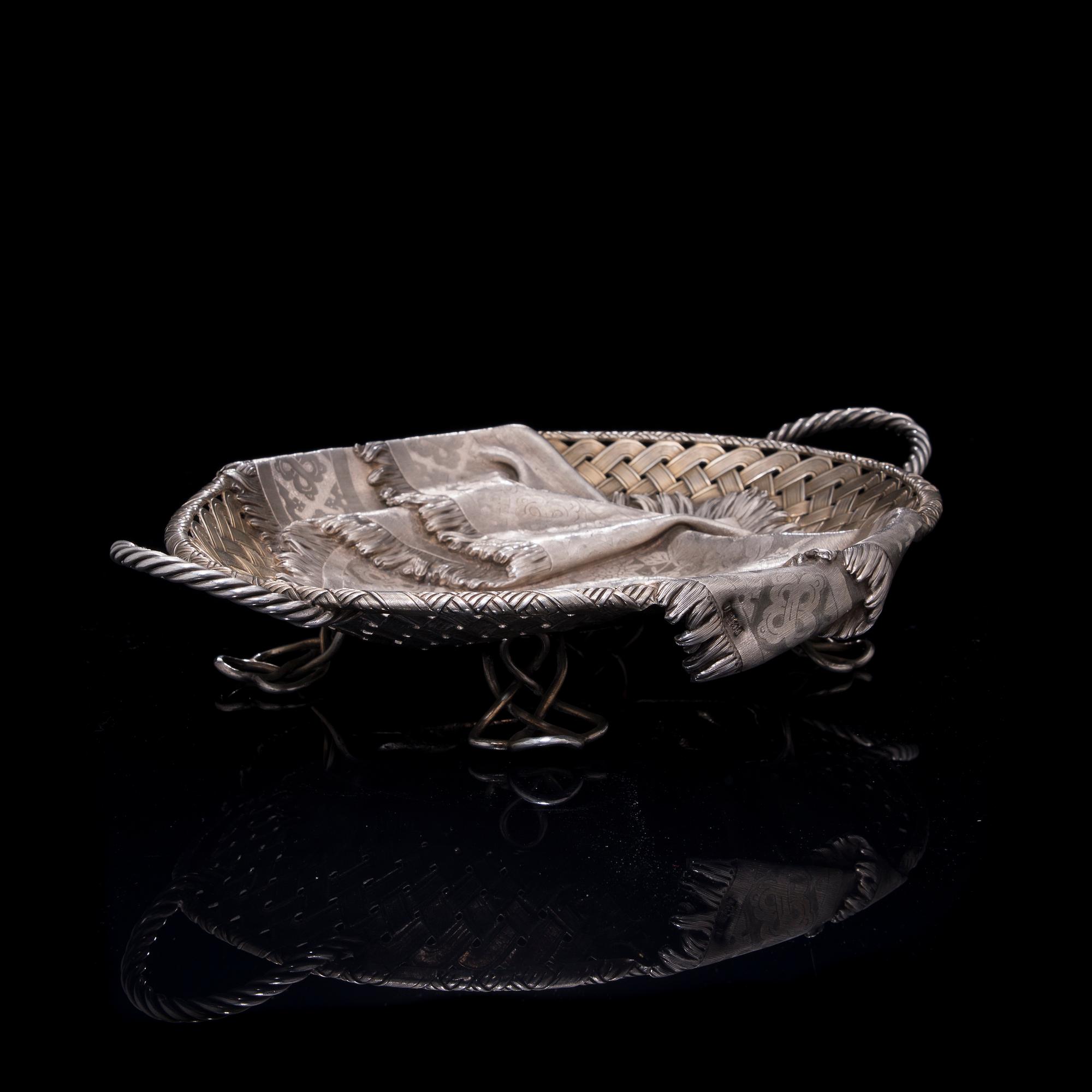 BRÖDKORG, silver. Moskva, Petr Loskutov 1883. Vikt 545 g.