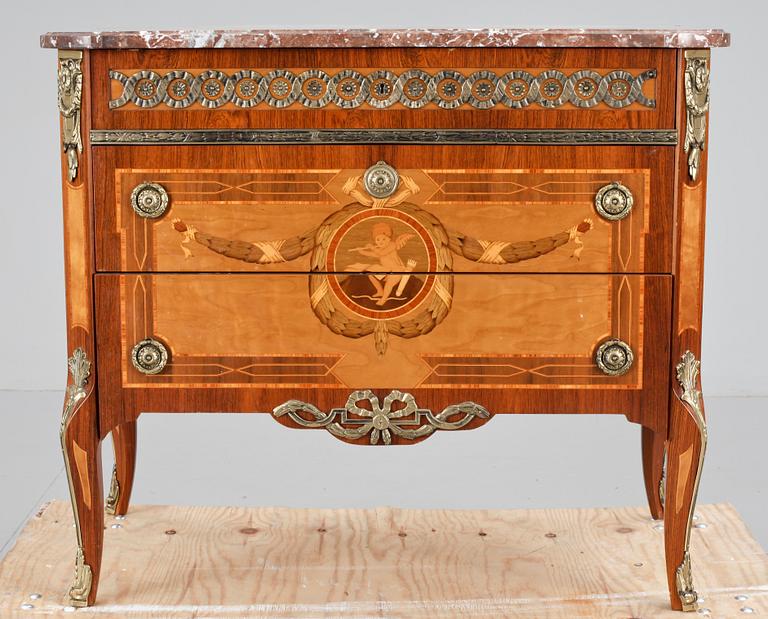 BYRÅ, gustaviansk stil, 1900-tal.