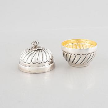 Box/bowl with lid, silver, 20th Century.