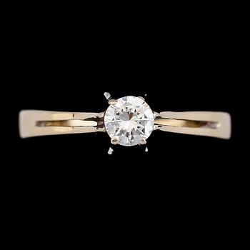RING, 18K guld och vitguld, briljantslipad diamant 0.34 ct. Vikt ca 3 g.