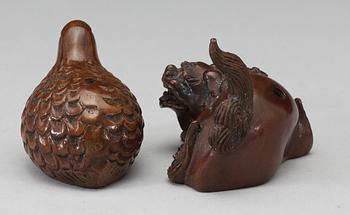 A set of two japanese bronze water-droppers, Meiji (1868-1912).