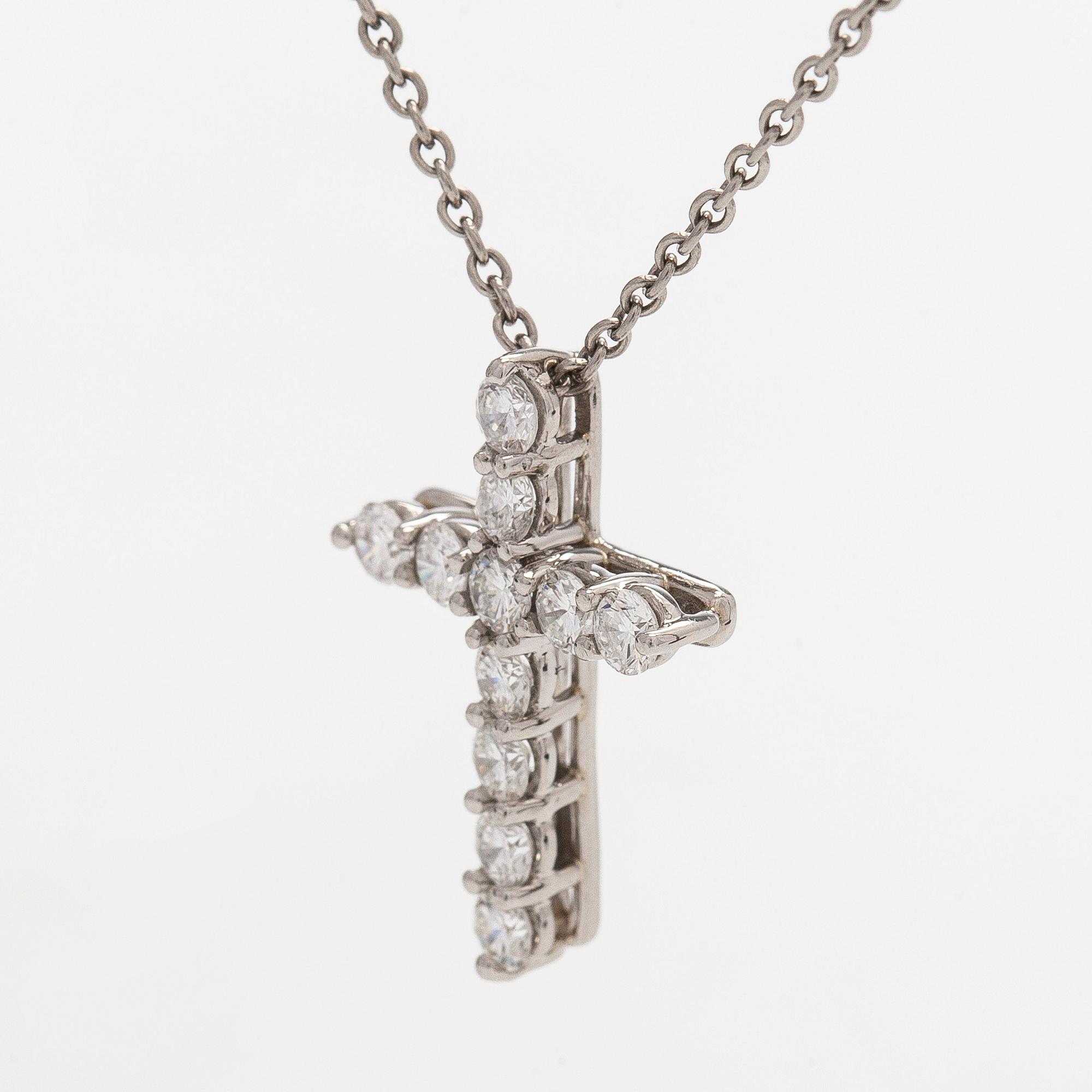 Tiffany & Co, halsband, kors, platina och briljantslipade diamanter.