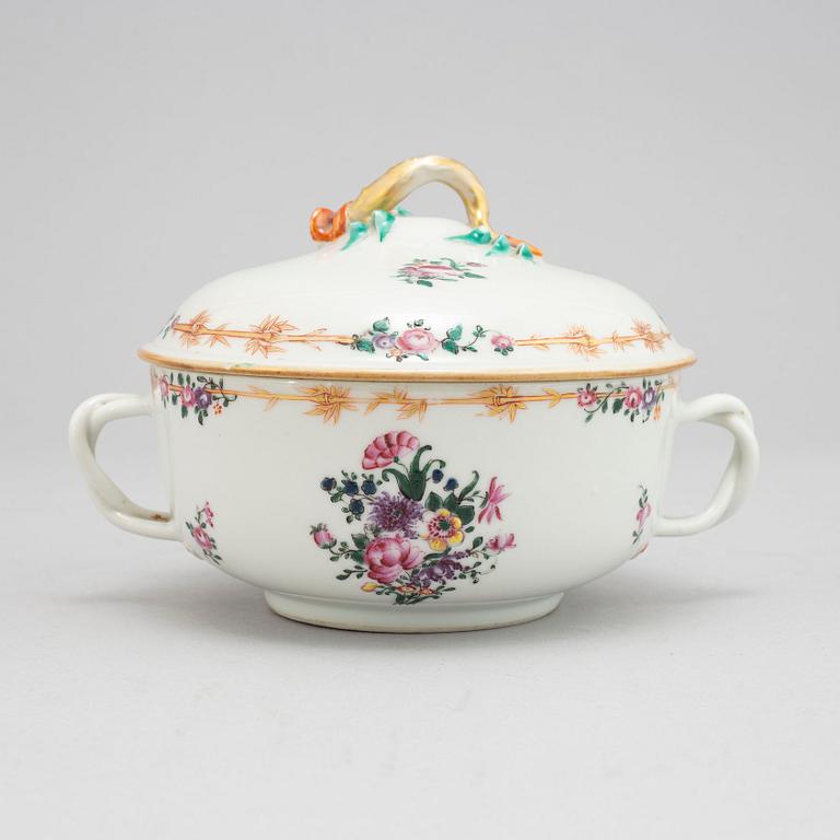 A famille rose equelle with cover, Qing dynasty, Qianlong (1736-95).