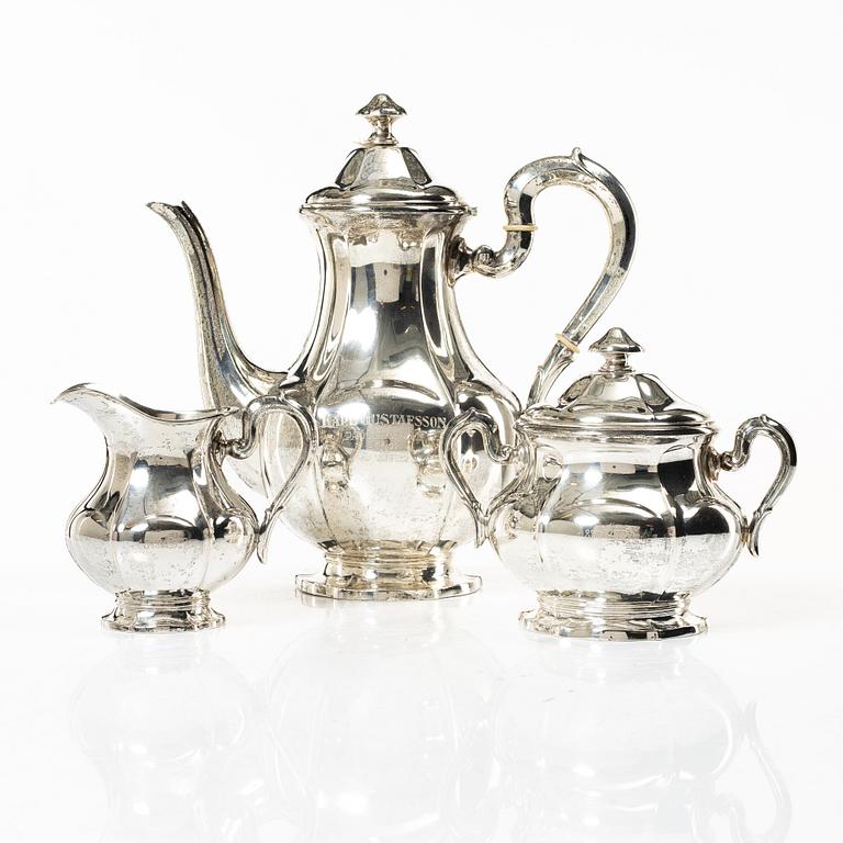 A silver coffee pot, cream jug and sugar bowl, Swedish import mark of CG Hallberg, Stockholm 1927.