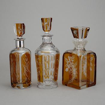 KARAFFER, 3 st glas samt silver, sannolikt Johansfors, 1930-/40-tal.