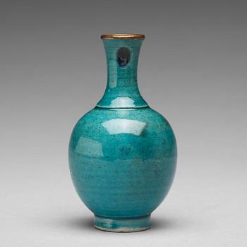 773. A turkoise glazed vase, Qing dynasty, Kangxi (1662-1722).