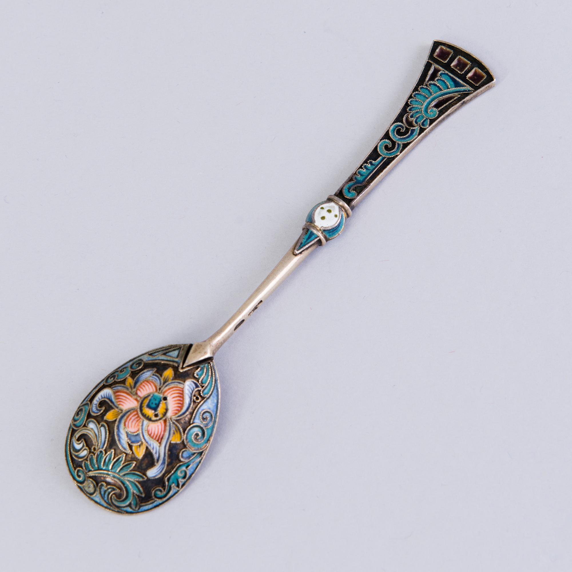 FABERGÉ, SKED, emalj, silver (88), delvis förgylld, Moskva 1899-1914, kontrollmästare Ivan Lebedkin.