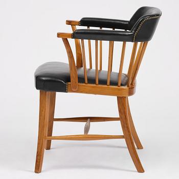 Josef Frank, karmstol, modell B 789A, ”Kaptensstol”, Firma Svenskt Tenn, 1960-tal.