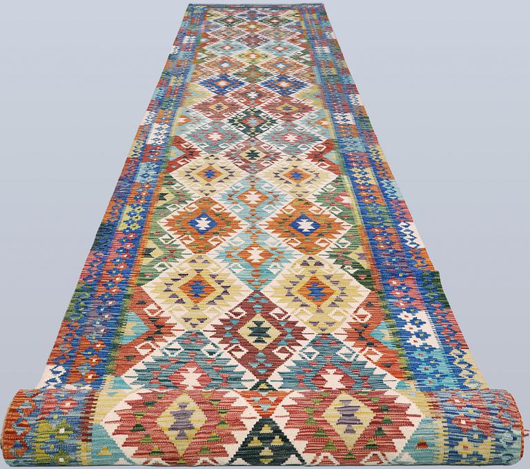 Gallerimatta, Kelim, ca 892 x 122 cm.