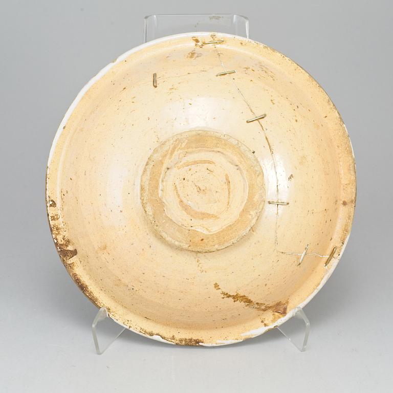 A faiance dish, 18th Century.